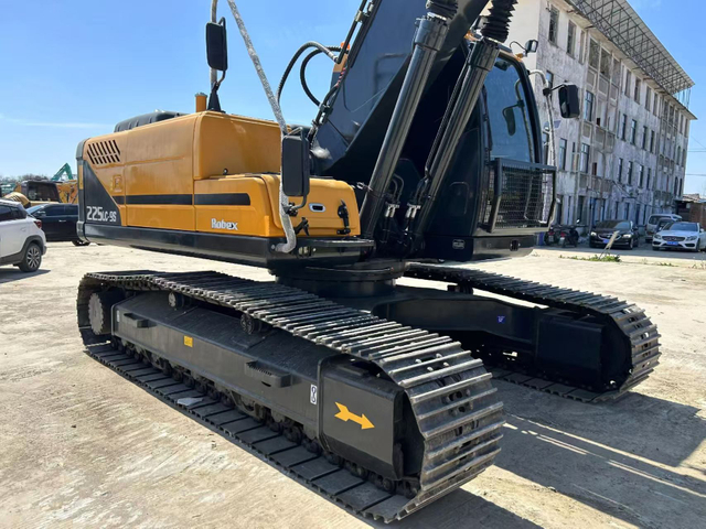 Excavadora de orugas Hyundai R225LC-9S usada con motor Cummins