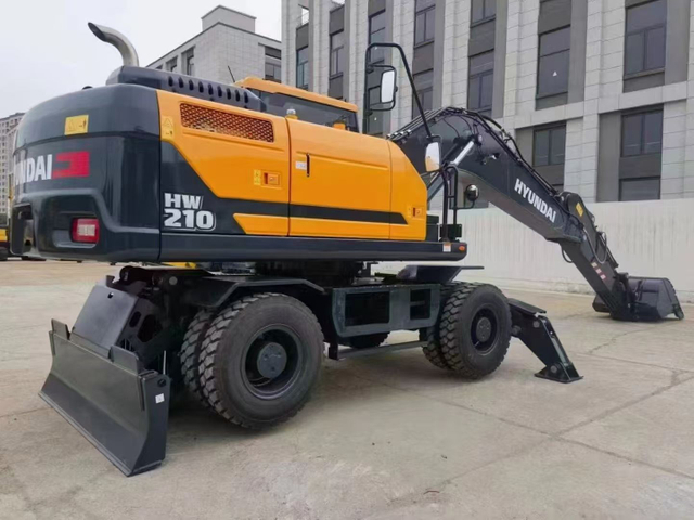الحفار الهيدروليكي Hyundai HW210 مستعمل بمحرك Cummins