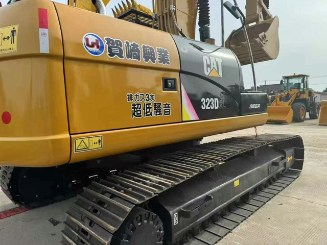 Vente d'excavatrice Caterpillar CAT 323 d'occasion 23 tonnes 