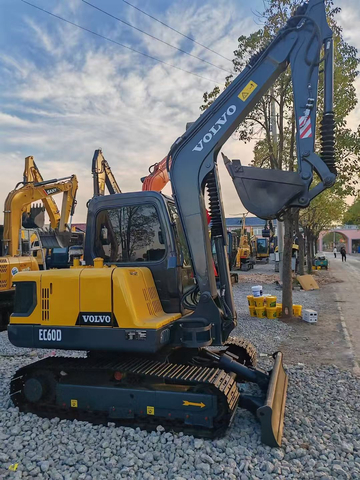 Miniexcavadora de orugas VOLVO EC60D usada con bomba hidr&aacute;ulica en buenas condiciones