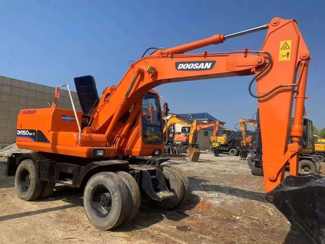 Excavadora de ruedas Doosan DH150W-7 usada con bomba hidr&aacute;ulica