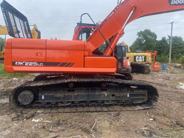 Экскаватор Doosan DX225LC б/у с гидравлическим насосом