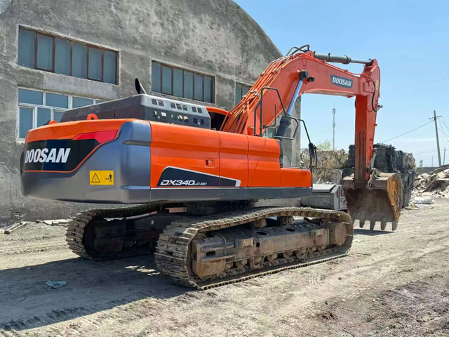 حفارة مجنزرة Doosan DX340LC-9C مع مضخة هيدروليكية