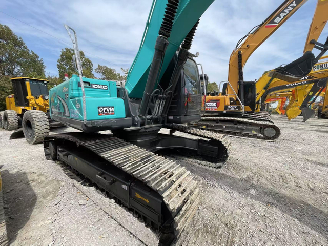 Pelle sur chenilles Kobelco SK260-8 d'occasion avec moteur Cummins en bon &eacute;tat