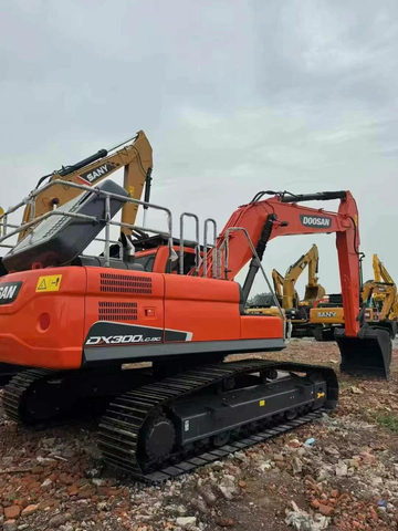 حفارة Doosan DX300LC-9C مستعملة مع مضخة هيدروليكية